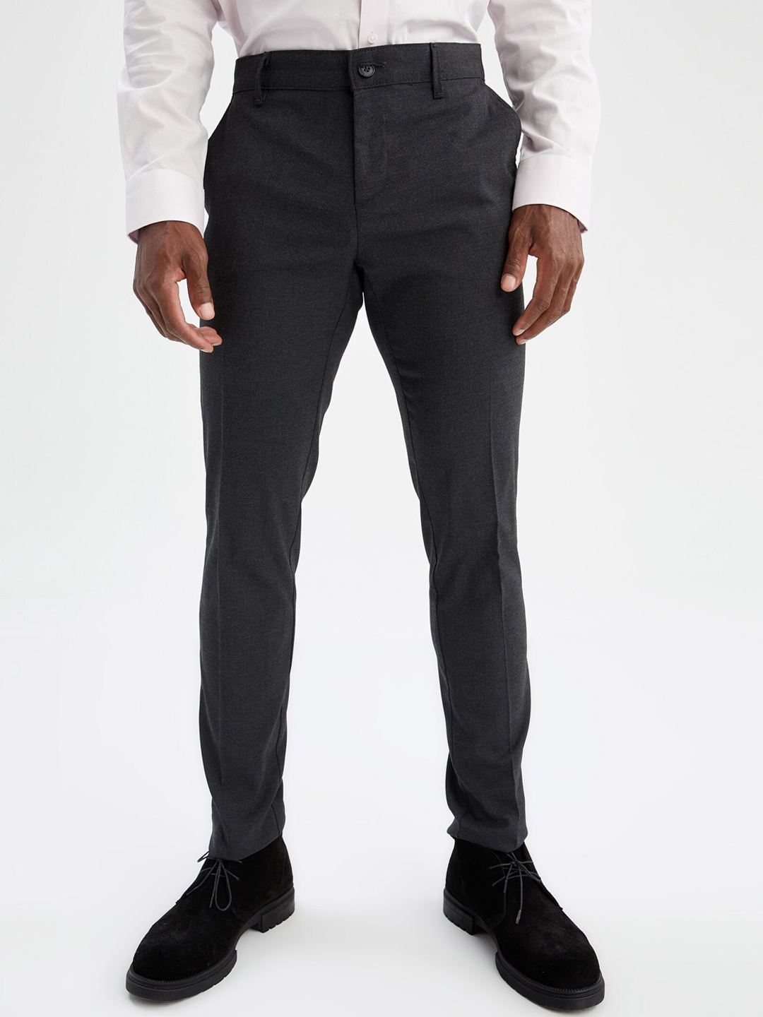 

DeFacto Men Solid Mid Rise Trousers, Grey