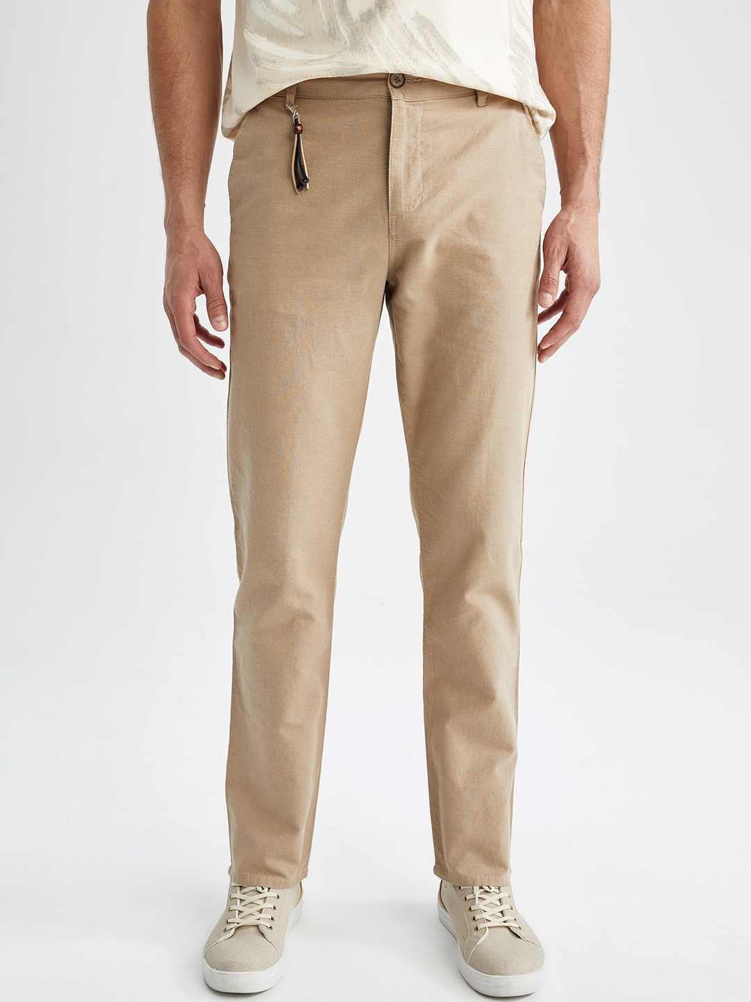 

DeFacto Men Solid Mid Rise Trousers, Beige