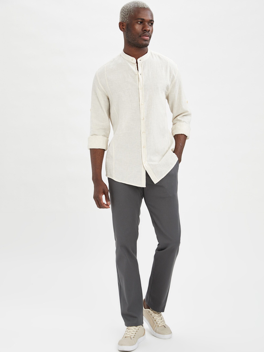 

DeFacto Men Mid-Rise Regular Fit Chinos, Grey