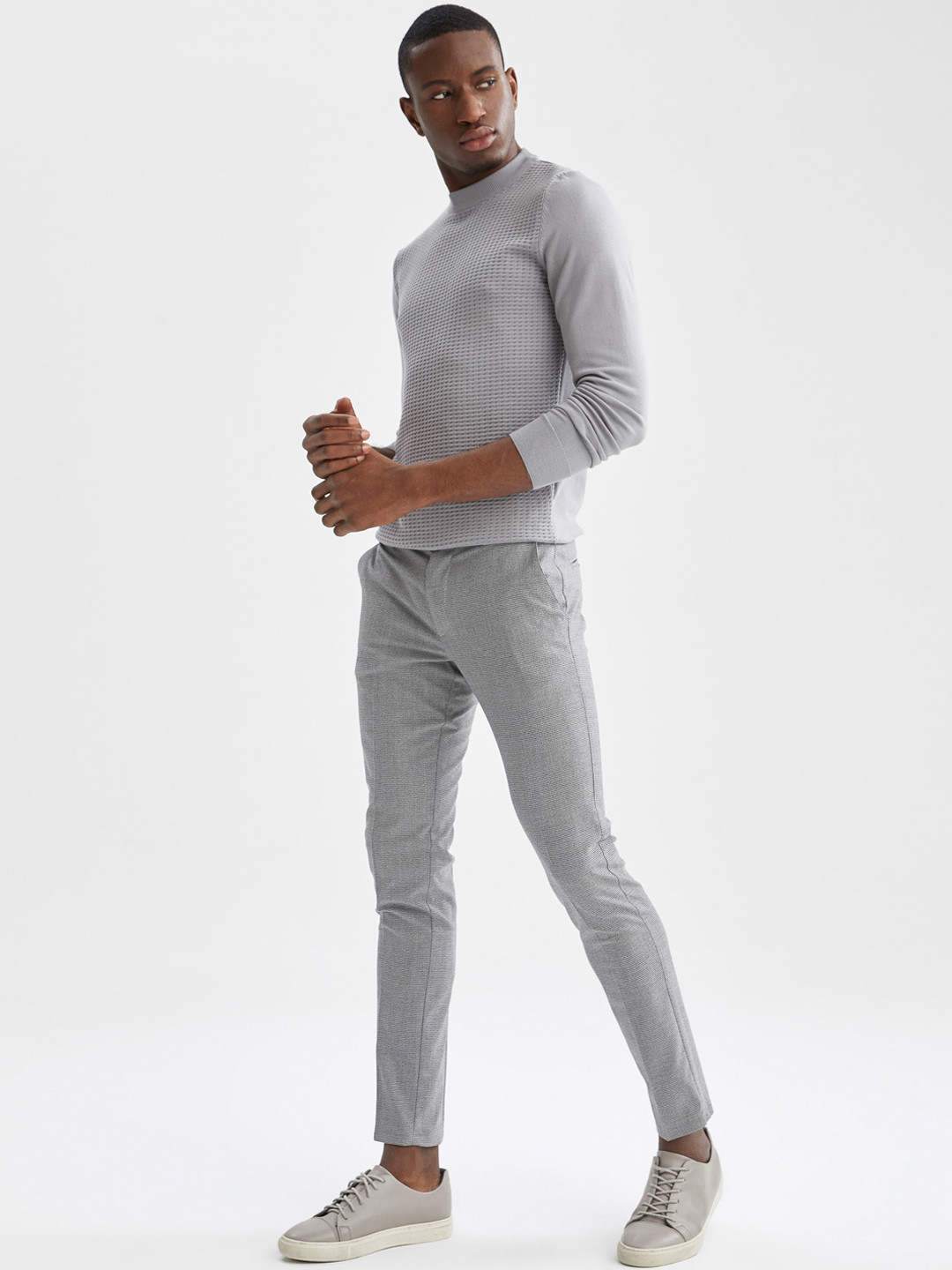 

DeFacto Men Mid-Rise Regular Fit Trousers, Grey
