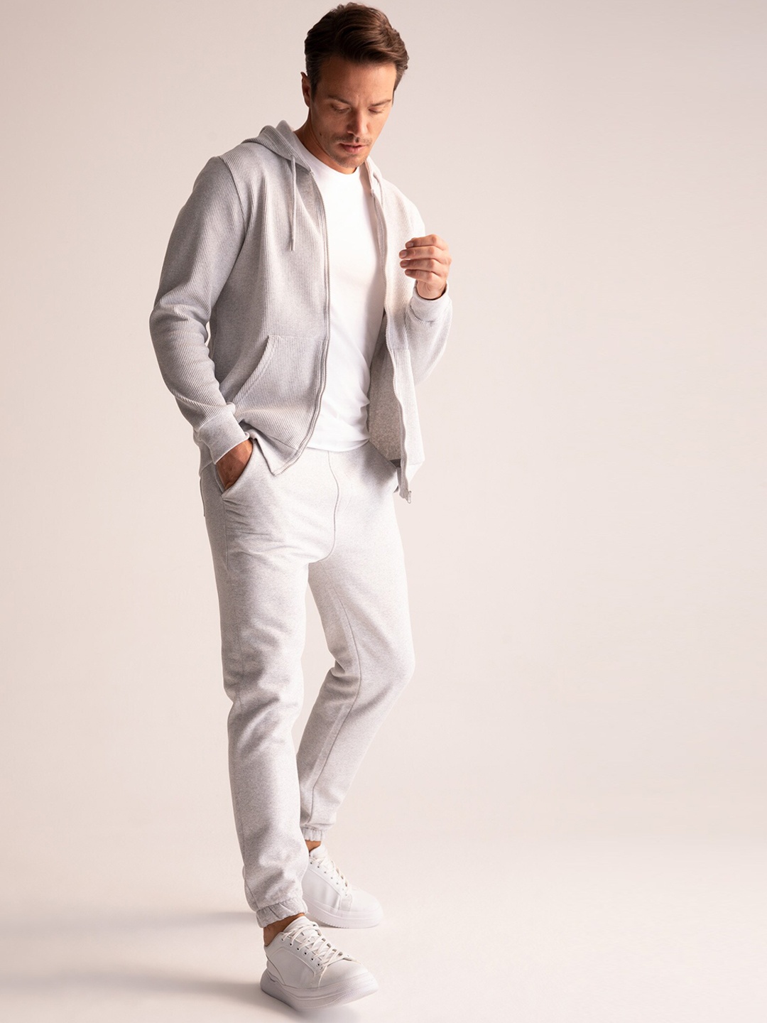 

DeFacto Men Mid-Rise Regular Fit Joggers, Grey