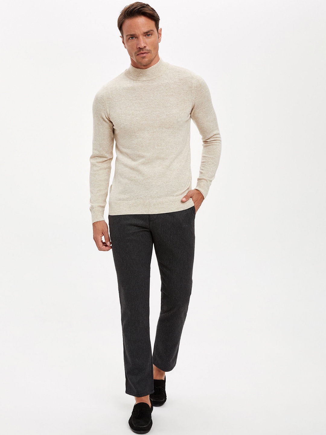 

DeFacto Men Mid-Rise Regular Fit Trousers, Black