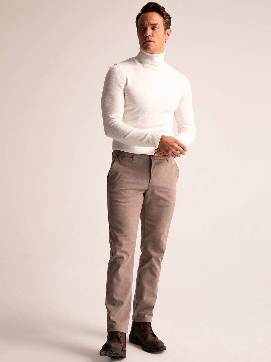 

DeFacto Men Mid-Rise Regular Fit Chinos, Beige
