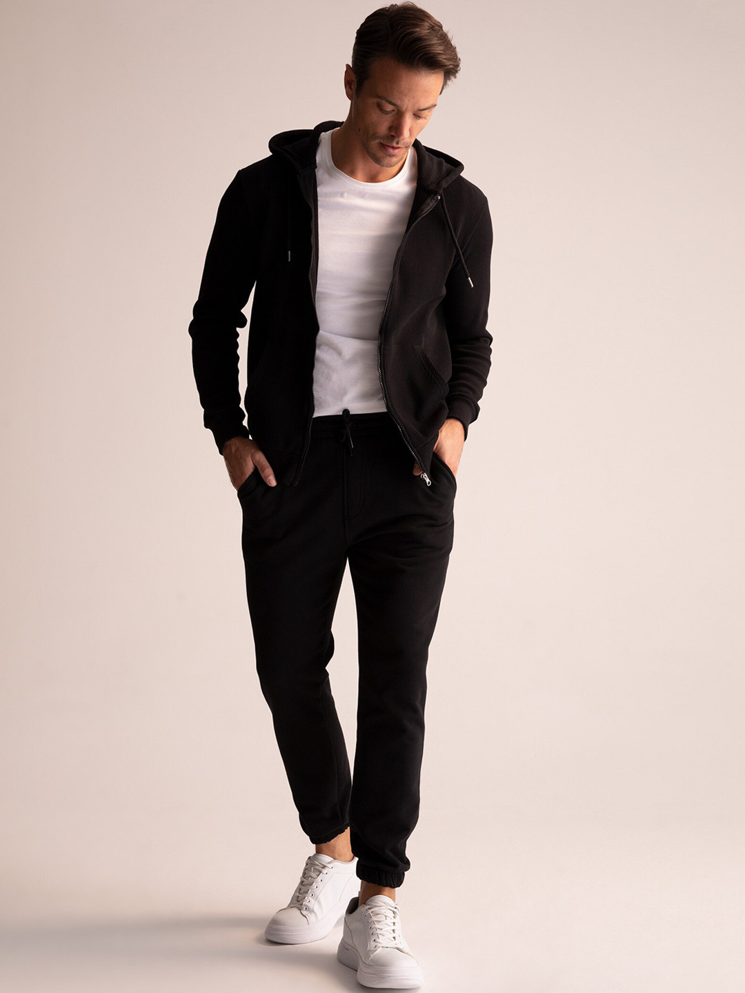 

DeFacto Men Mid-Rise Regular Fit Joggers, Black