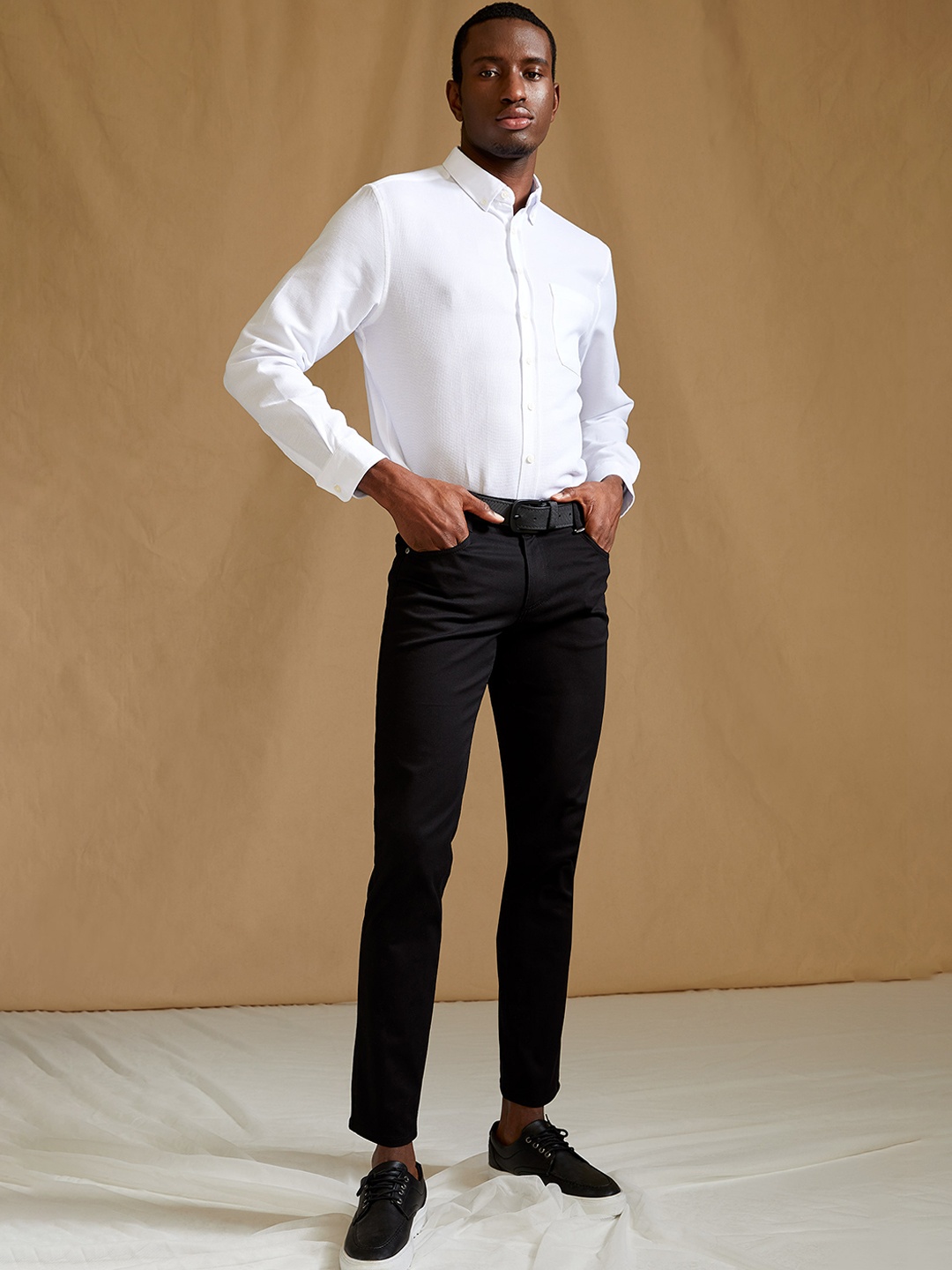 

DeFacto Men Mid-Rise Regular Fit Trousers, Black