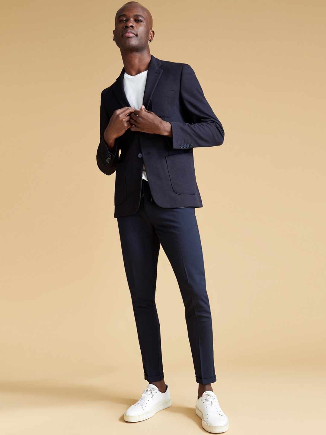 

DeFacto Men Solid Mid Rise Trousers, Navy blue