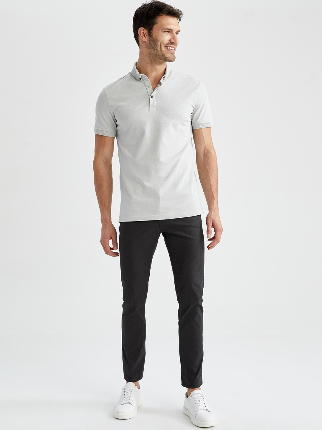

DeFacto Men Solid Mid Rise Trousers, Black
