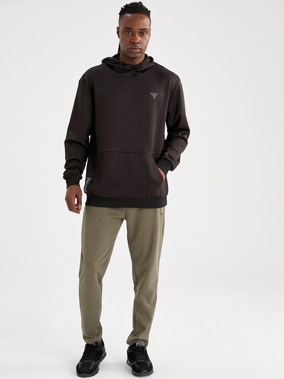 

DeFacto Men Khaki Trousers