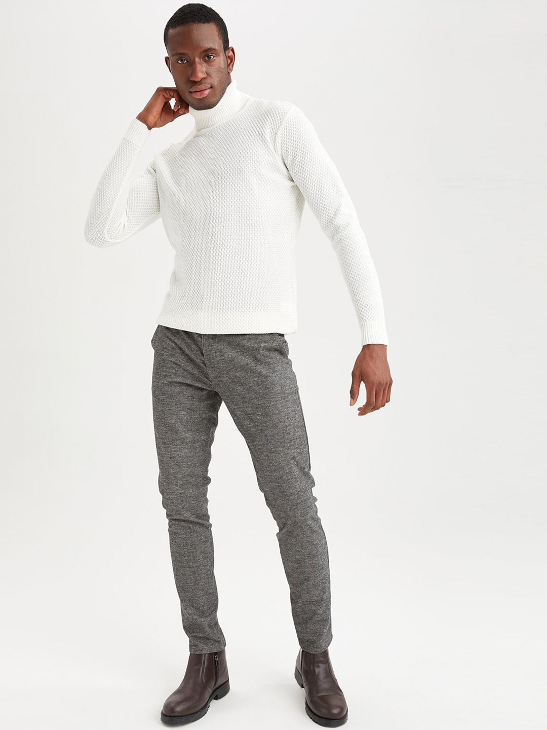 

DeFacto Men Chinos Trousers, Grey