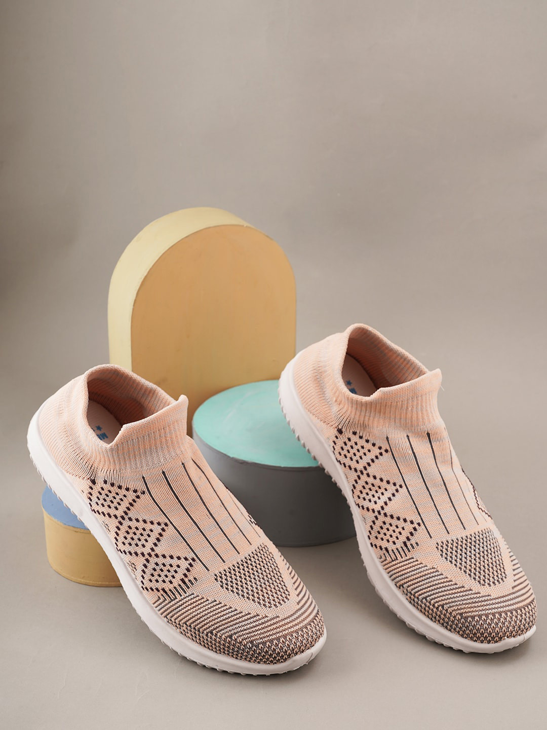 

SAPATOS Women Printed Slip-On Sneakers, Peach
