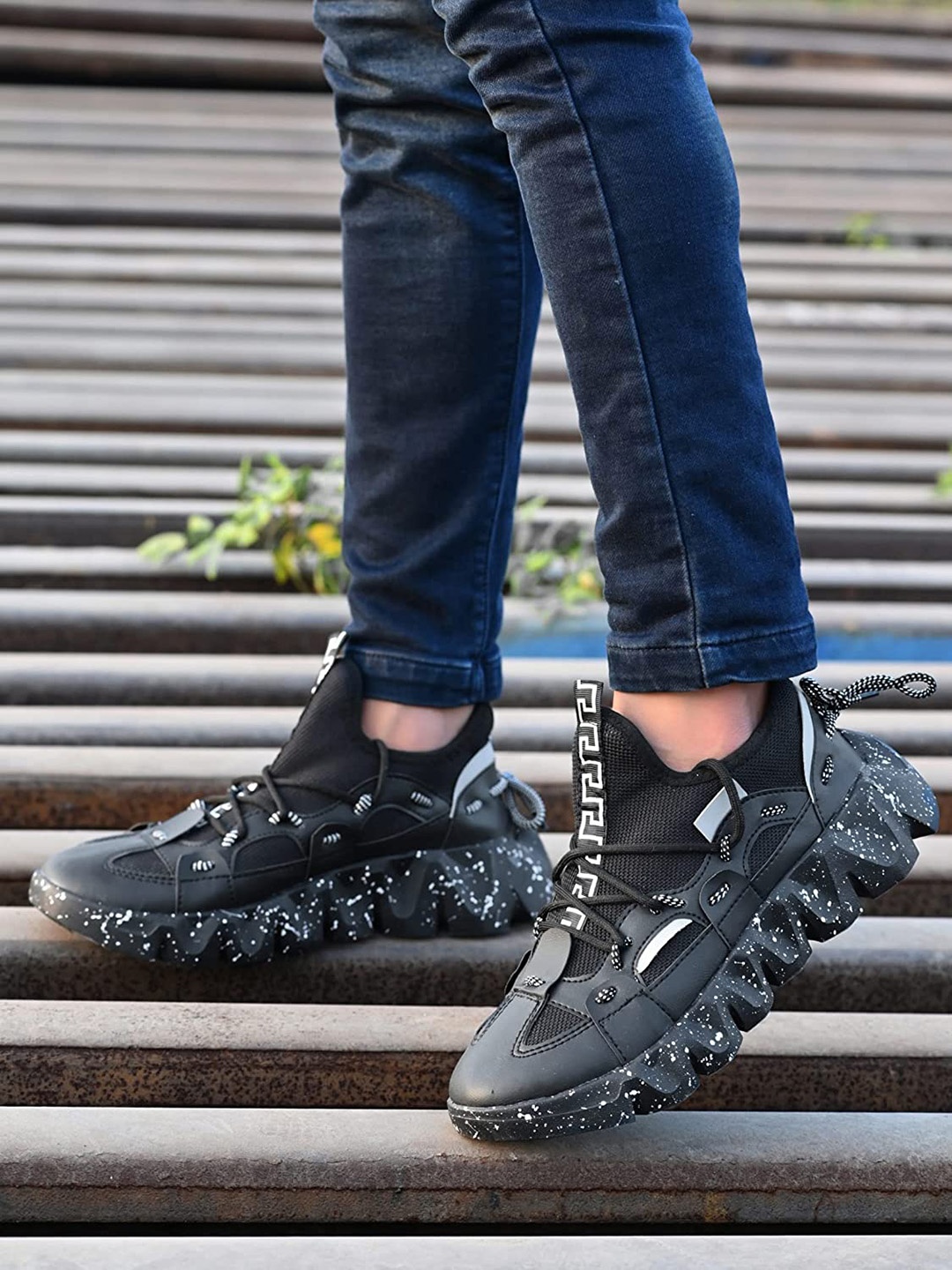

AfroJack Men Woven Design Sneakers, Black