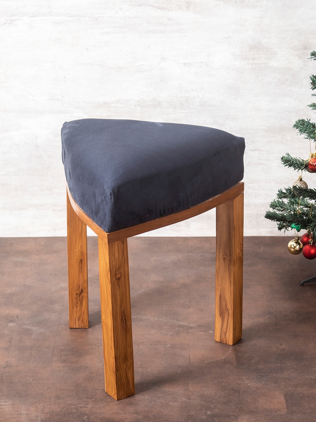 

nestroots Navy Blue Ottomans