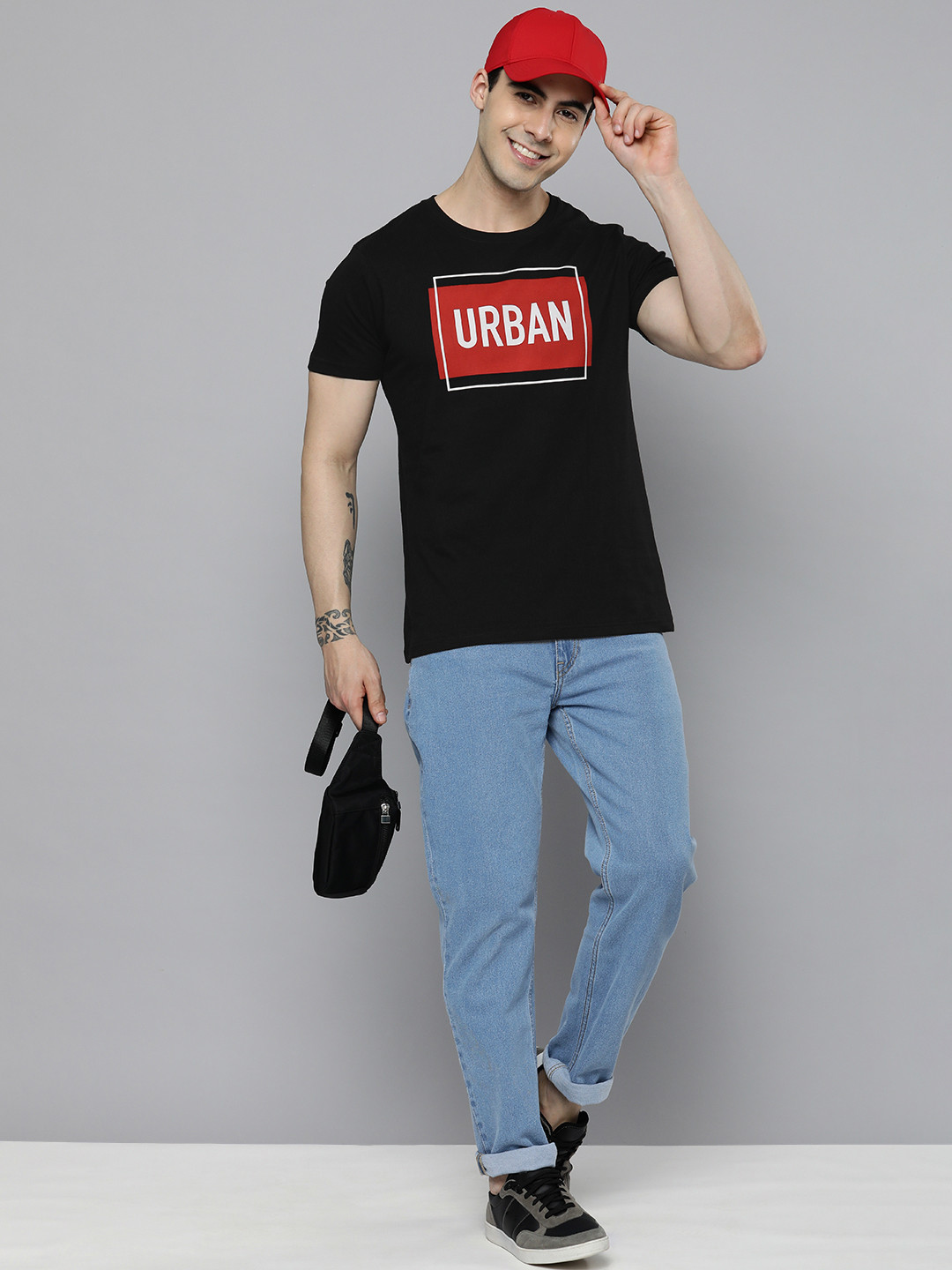 

HERE&NOW Men Typography Print Knitted Pure Cotton T-shirt, Black