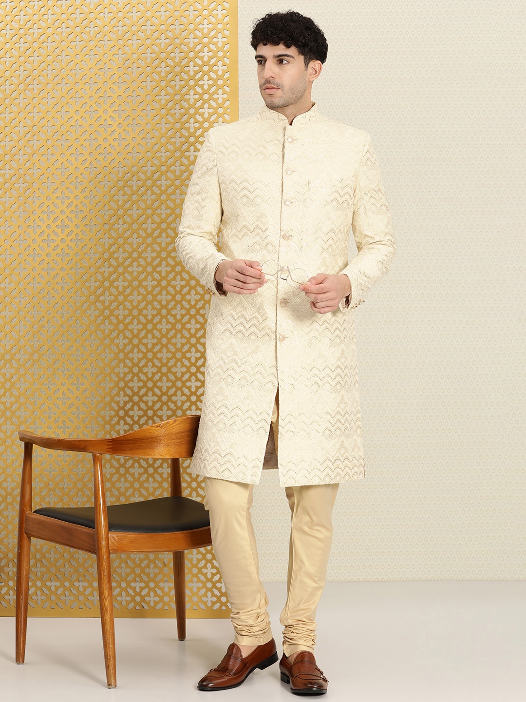 

House of Pataudi Men Jashn Ethnic Motifs Embroidered Thread Work Sequined Sherwani, Off white