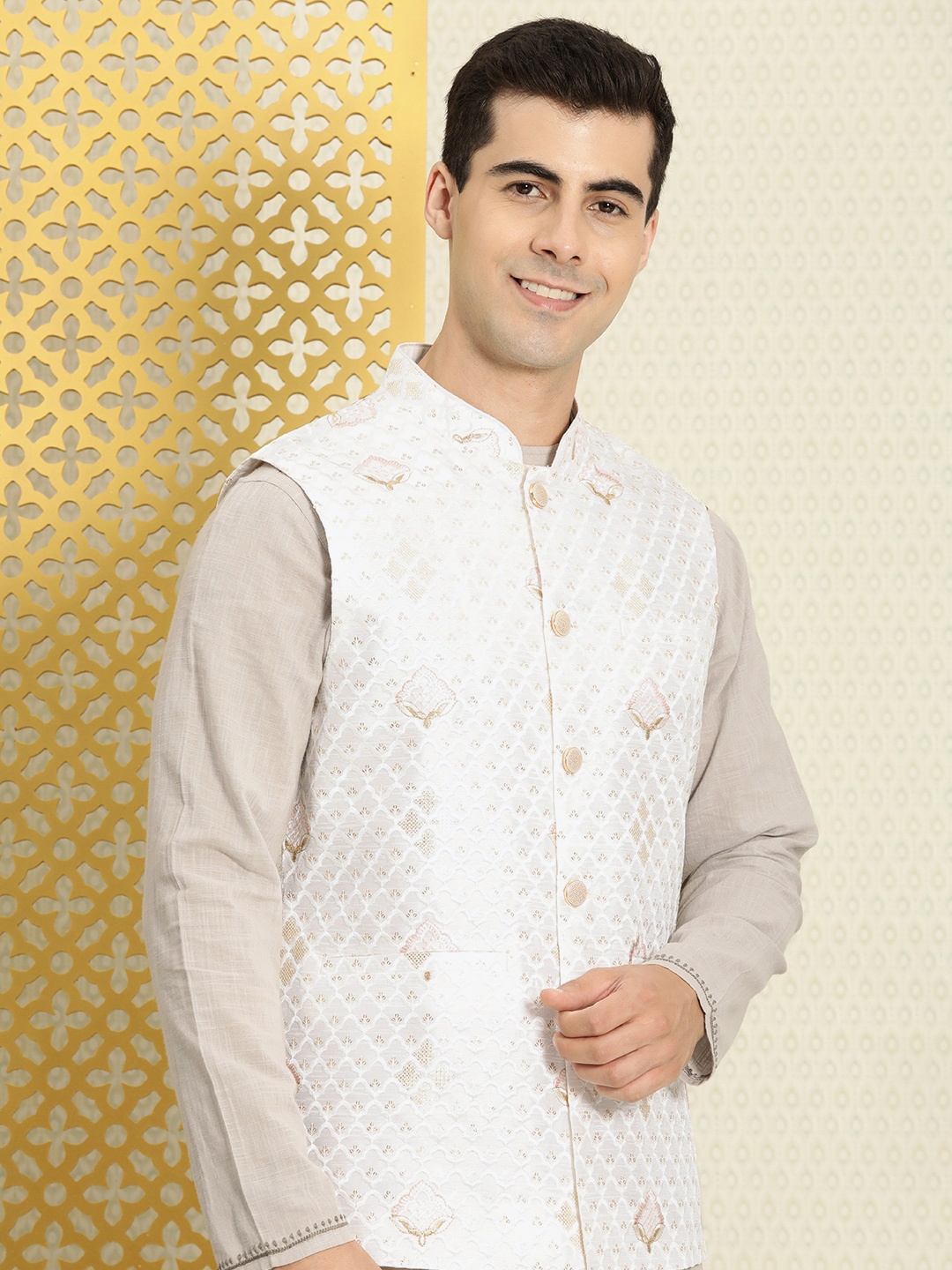 

House of Pataudi Jashn Sequined Thread Work Nehru Jacket, White