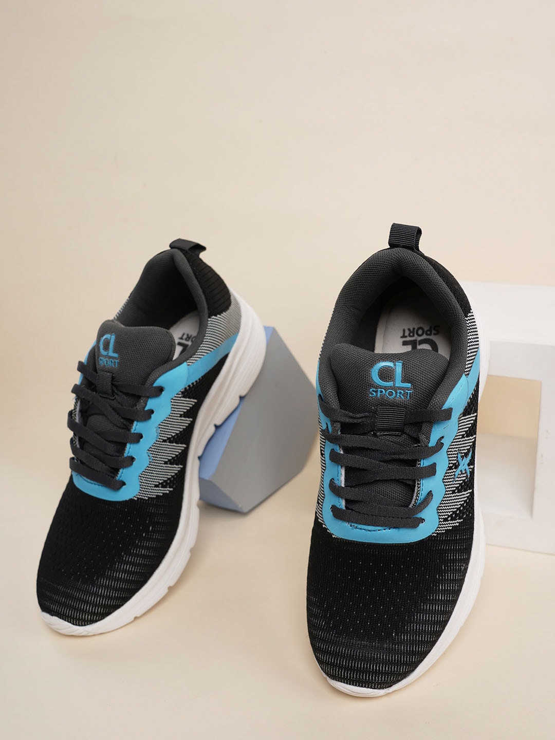 

Carlton London sports Women Colourblocked Sneakers, Black