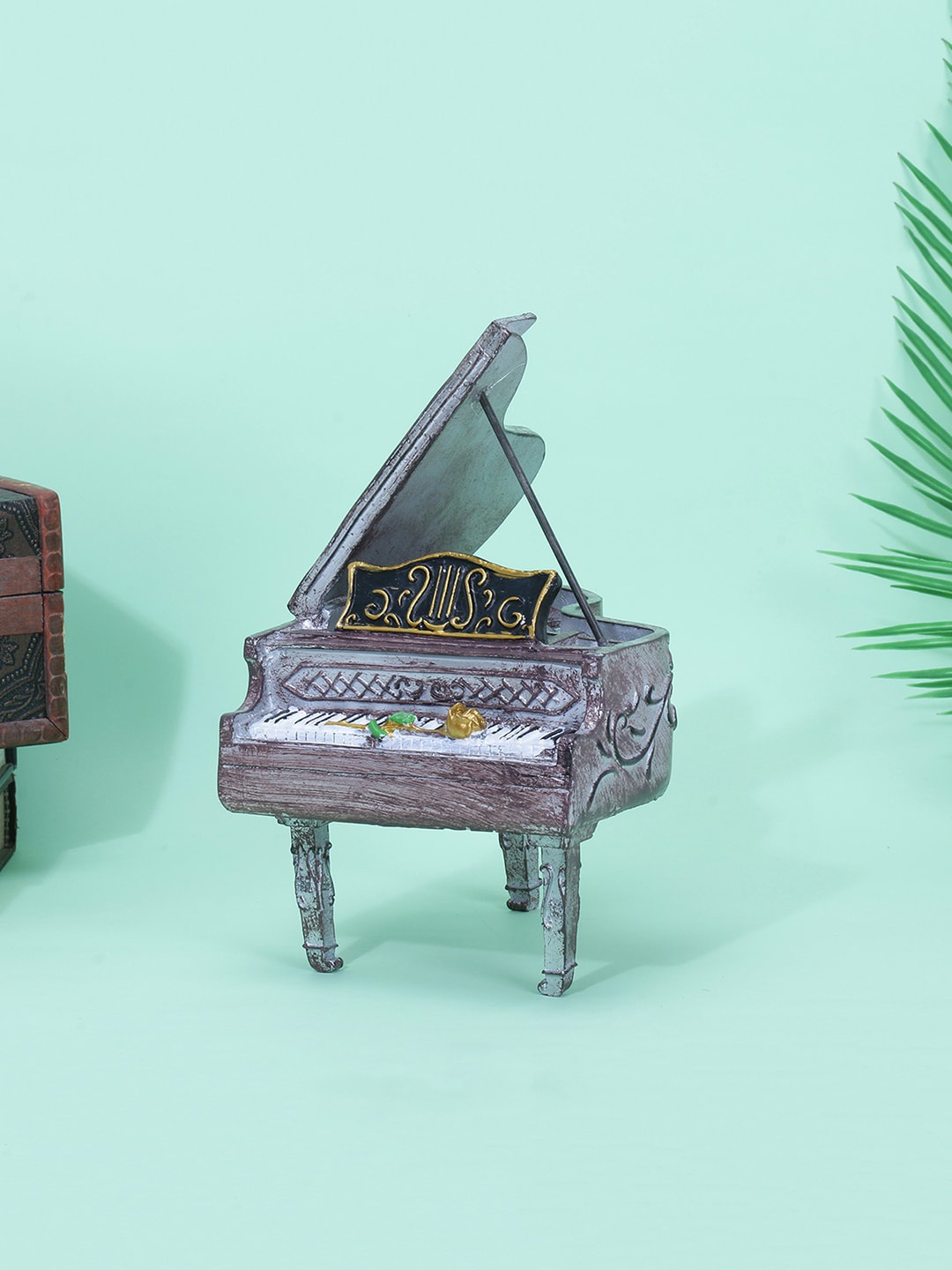 

A Vintage Affair- Home Decor Brown Textured Vintage Piano Showpiece