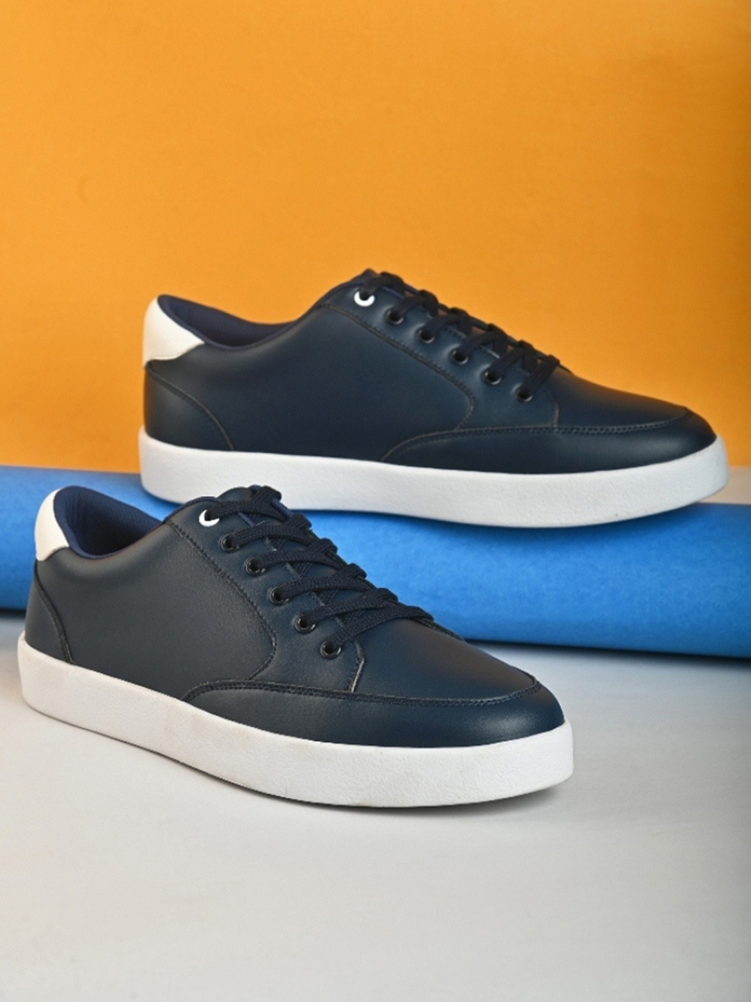 

HRX by Hrithik Roshan Men Colourblocked Sneakers, Navy blue