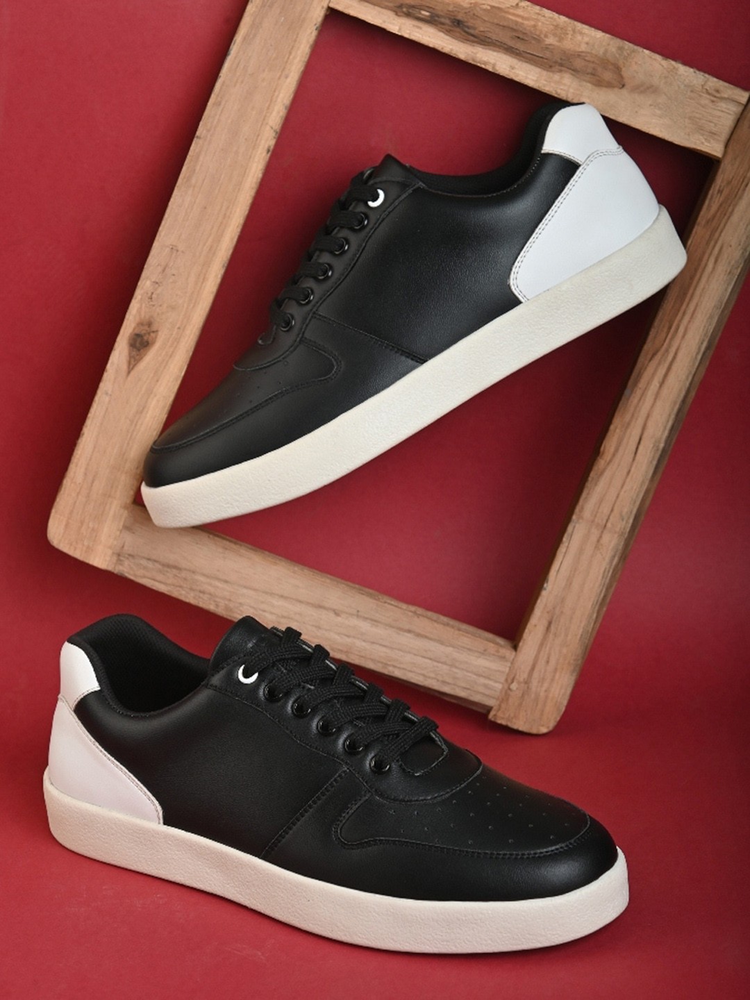 

HRX by Hrithik Roshan Men Colourblocked Sneakers, Black