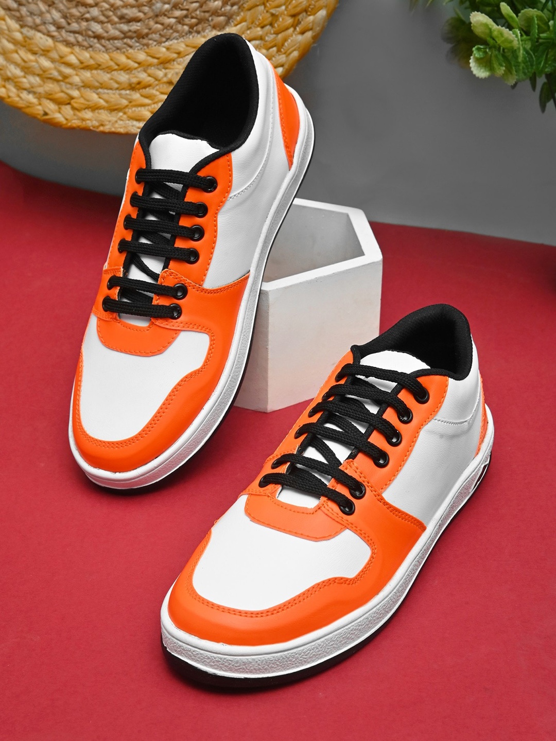 

ELIXIR MAN Men Colourblocked Lightweight Sneakers, White