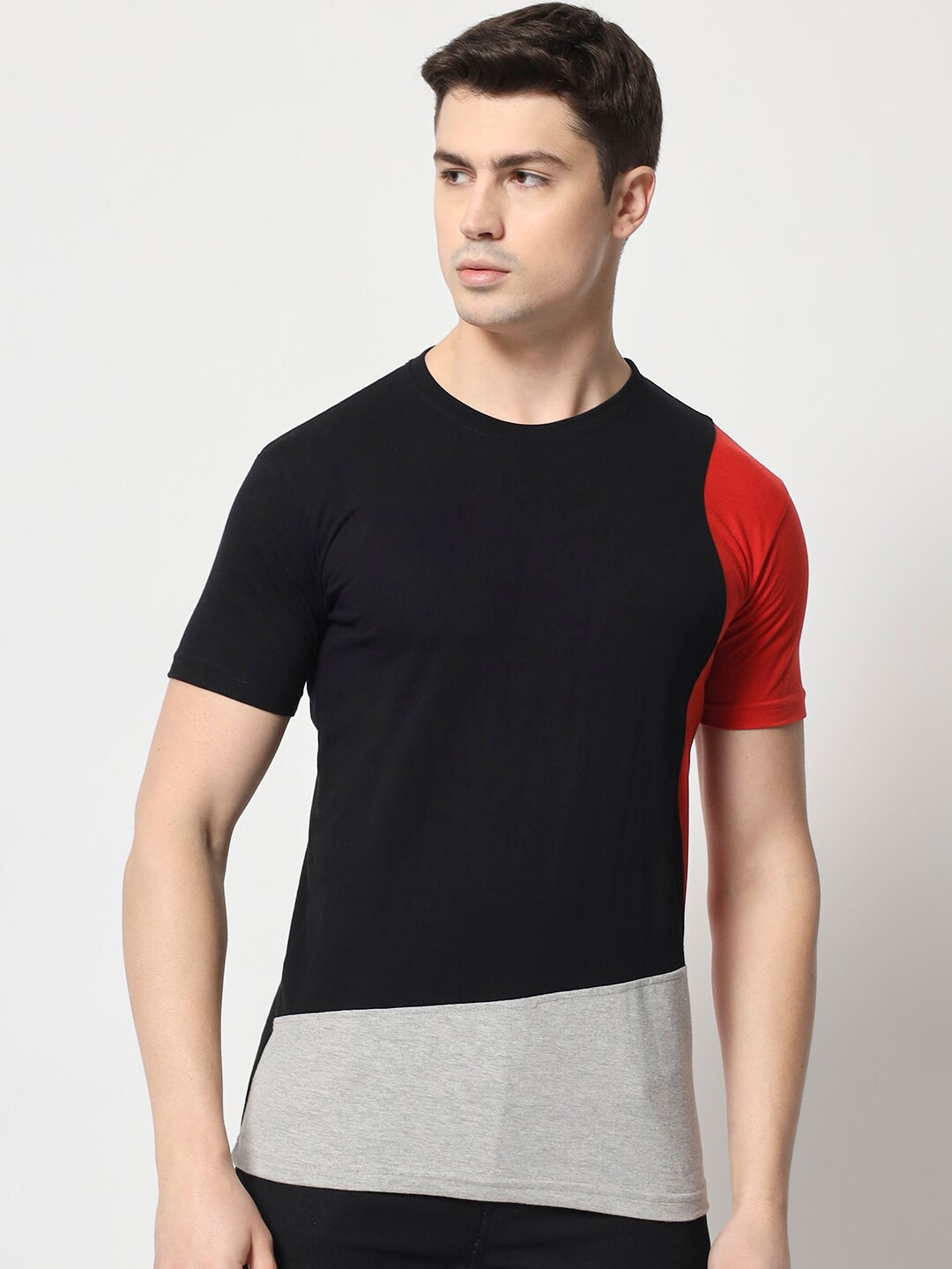 

THE EG STORE Men Colourblocked Slim Fit Cotton T-shirt, Black