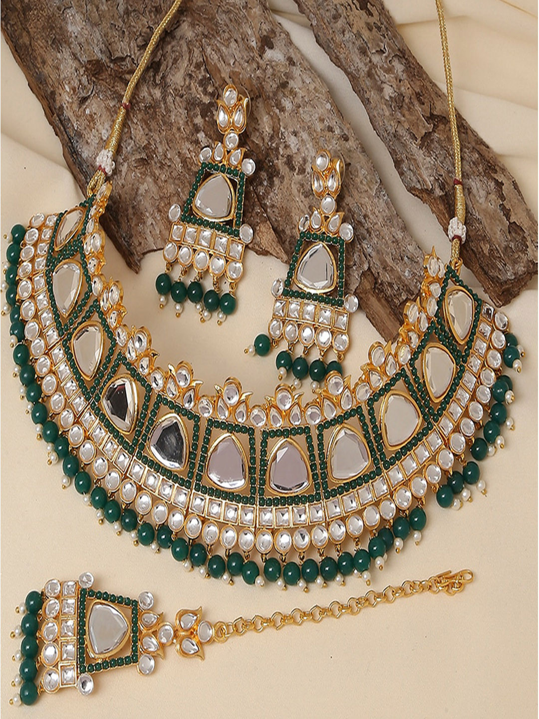 

VATSALYA creation Gold-Plated Kundan Studded & Beaded Jewellery Set