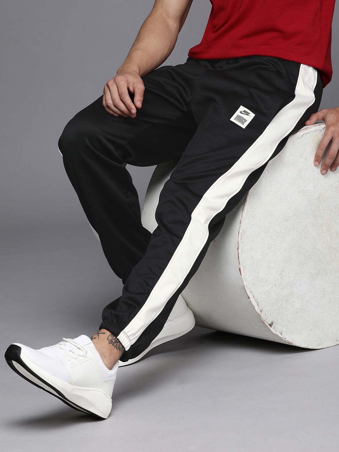 

Nike Men Black Therma-FIT Starting 5 Trackpants