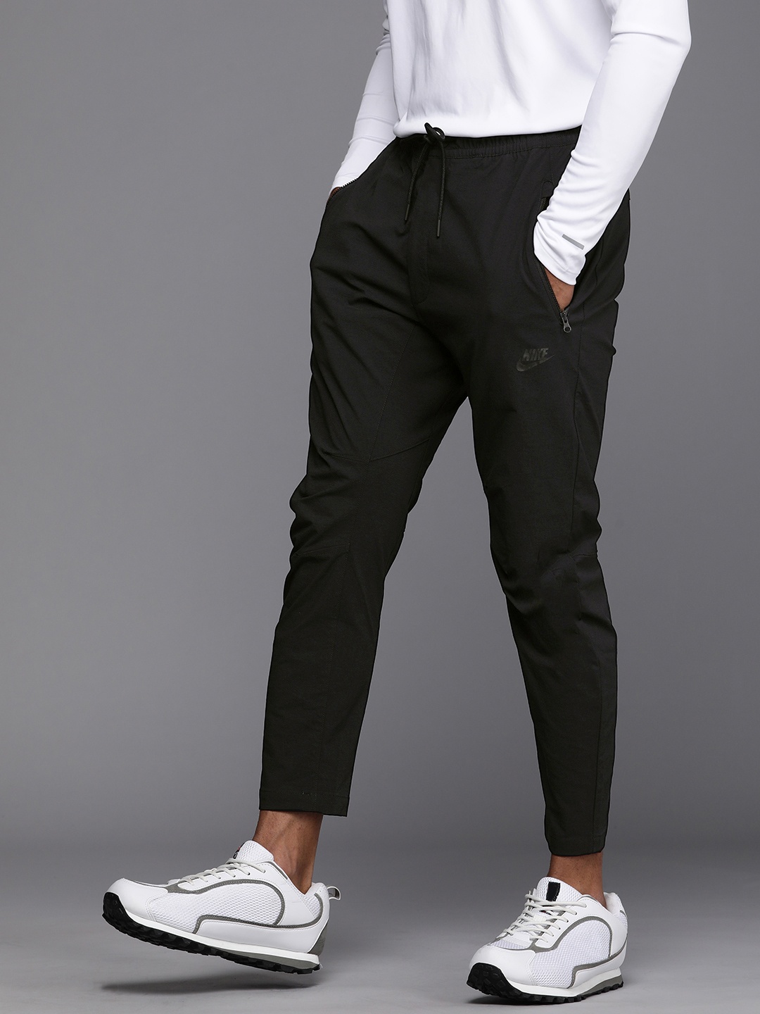 

Nike Men Sportswear Trackpants, Black