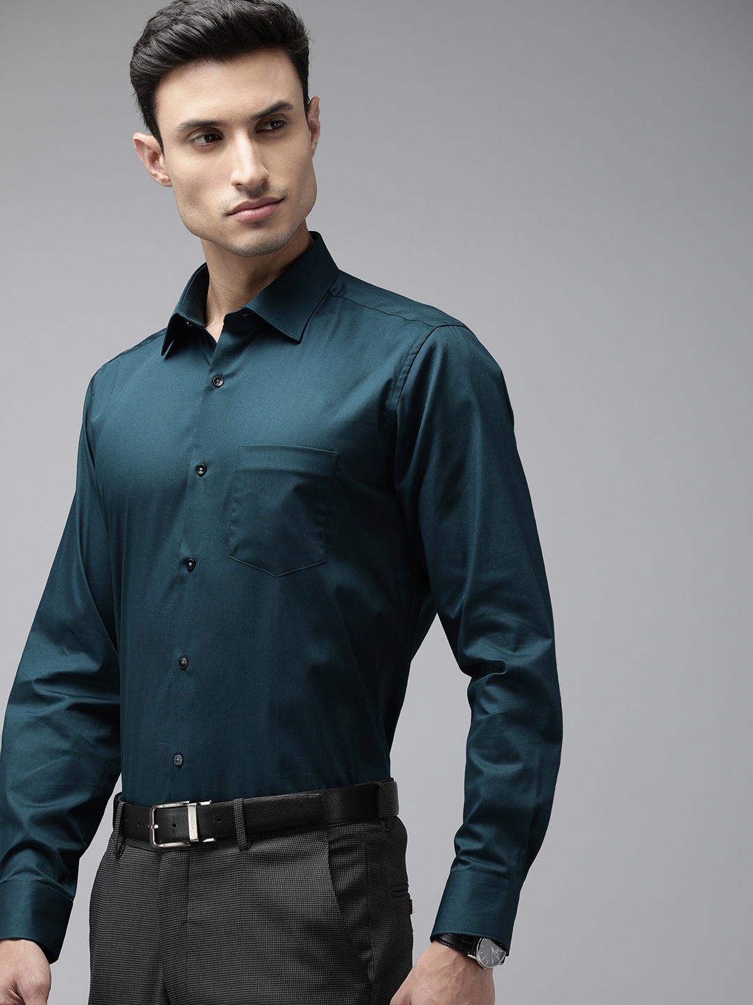 

Van Heusen Men Solid Custom Fit Formal Shirt, Teal