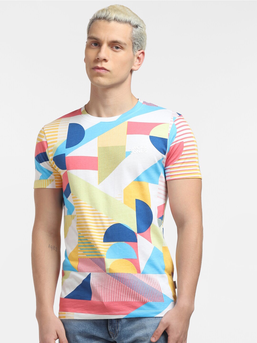 

Jack & Jones Men White & Blue Colourblocked Slim Fit T-shirt