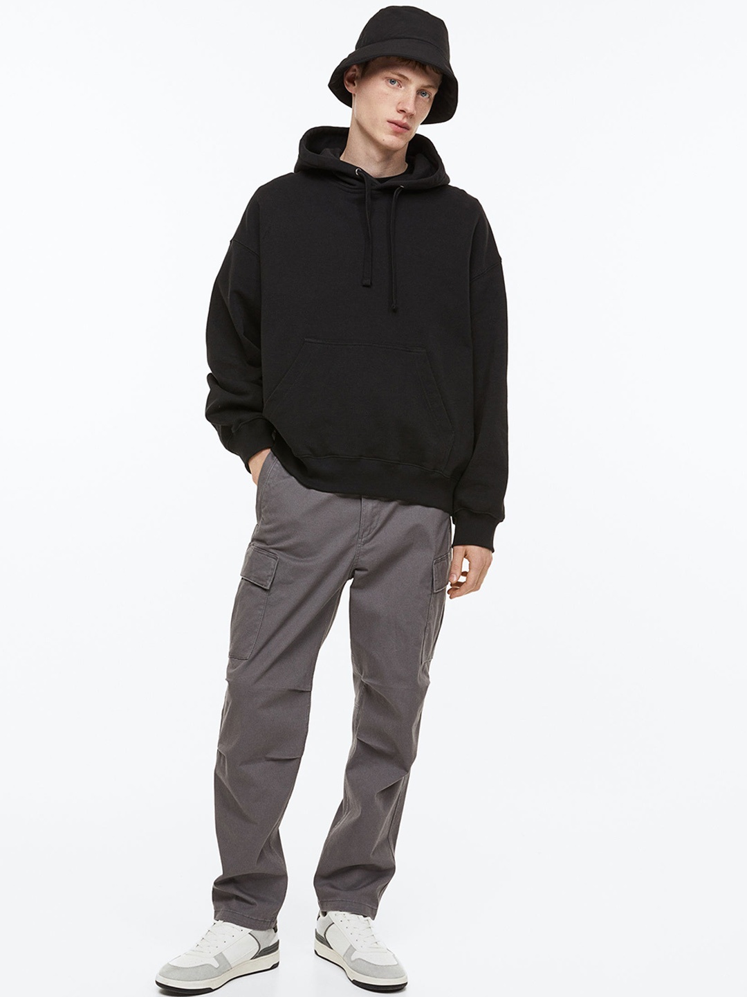 

H&M Men Regular Fit Twill Cargo Trousers, Grey