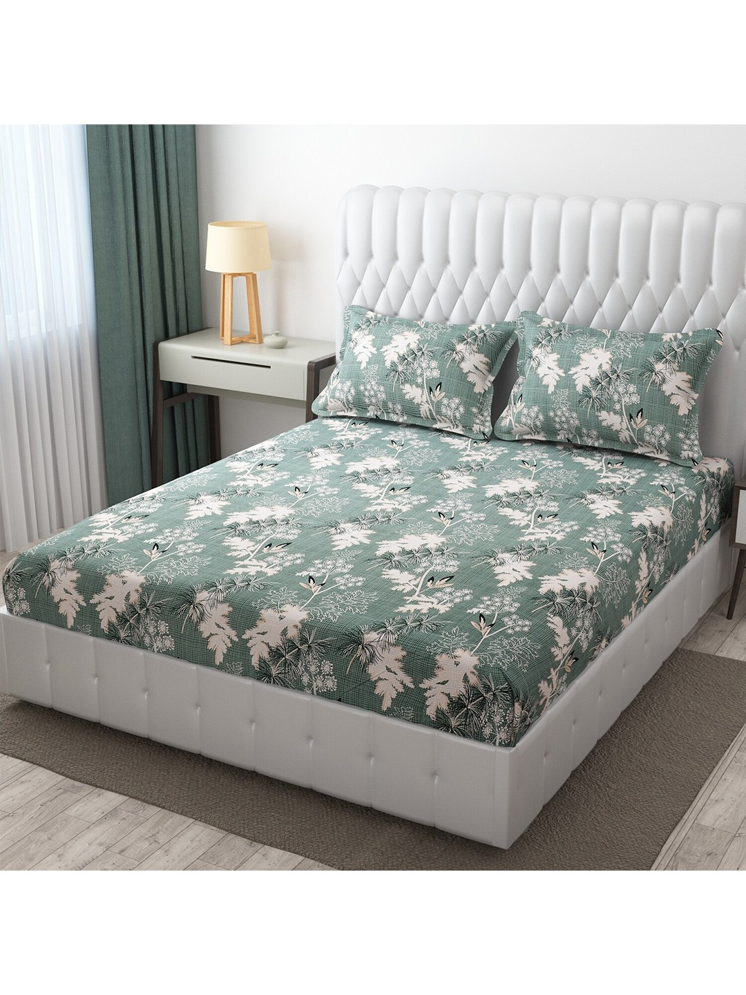 

Bajo's Green & White Floral Printed 250 TC King Cotton Bedsheet with 2 Pillow Covers