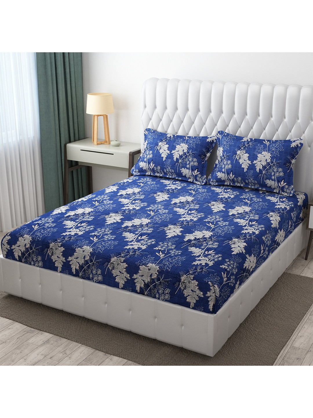 Bajo's Blue & White Floral Printed 250 TC King Cotton Bedsheet with 2 Pillow Covers