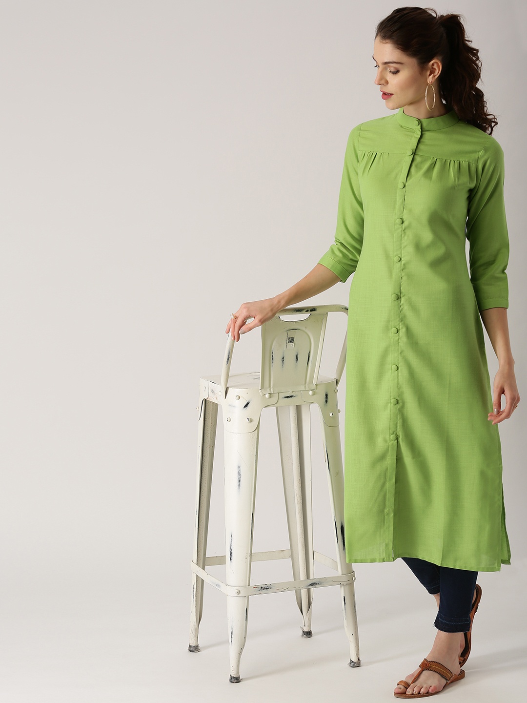 

Libas Women Green Solid Straight Kurta