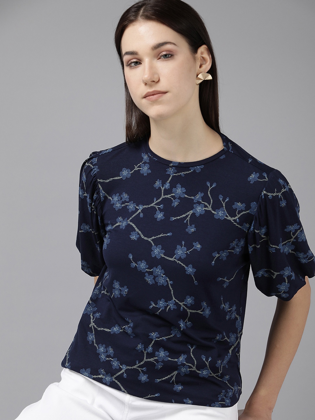 

Van Heusen Woman Round Neck Floral Printed Puff Sleeves T-shirt, Navy blue