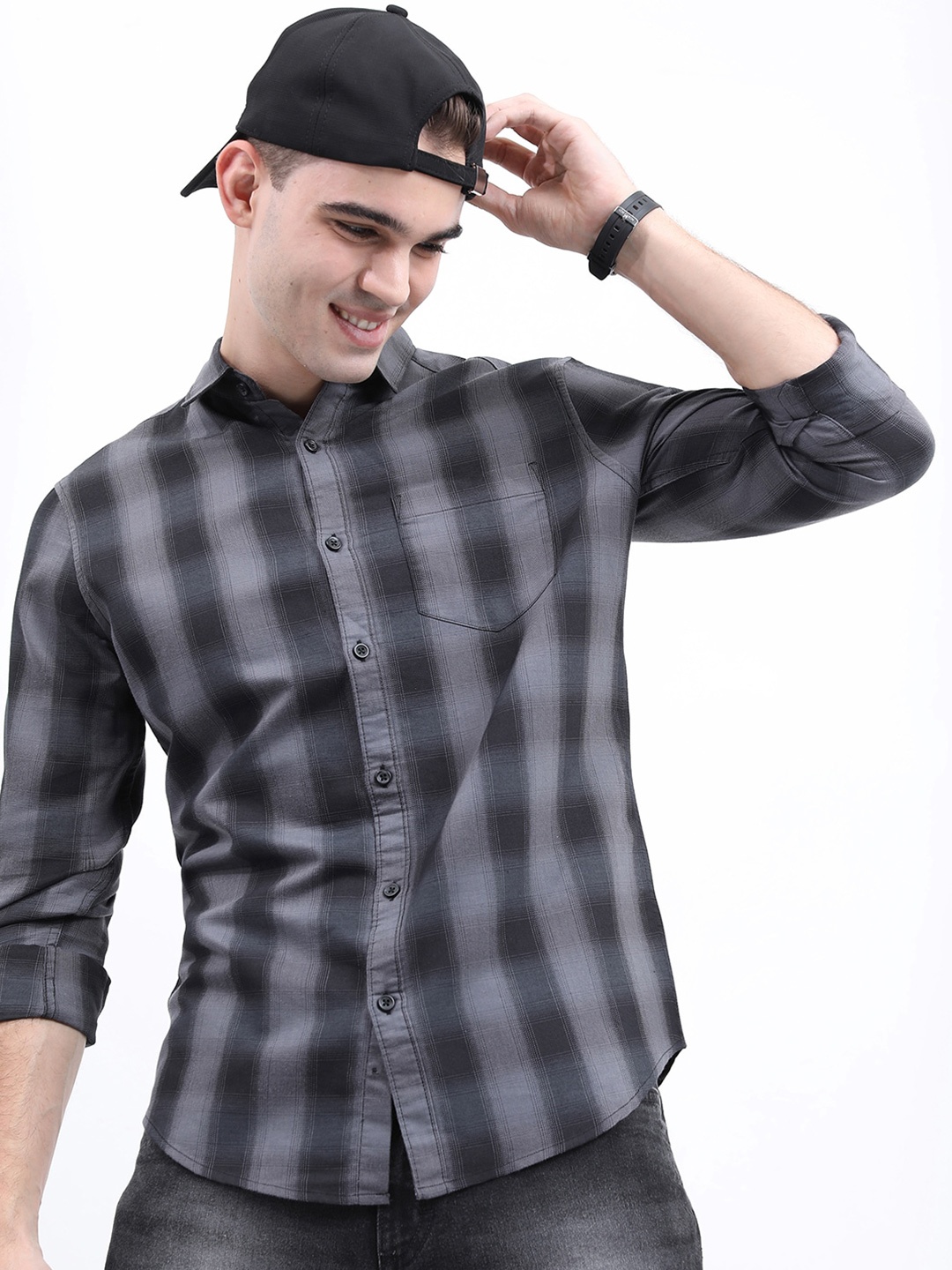 

HIGHLANDER Men Checked Casual Slim Fit Shirt, Grey