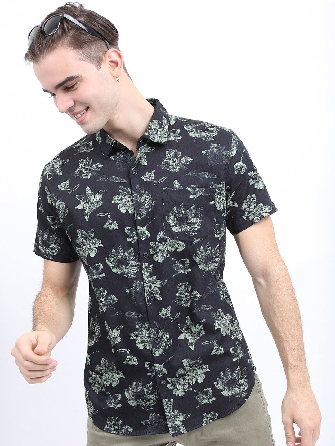 

HIGHLANDER Men Slim Fit Floral Printed Casual Shirt, Black