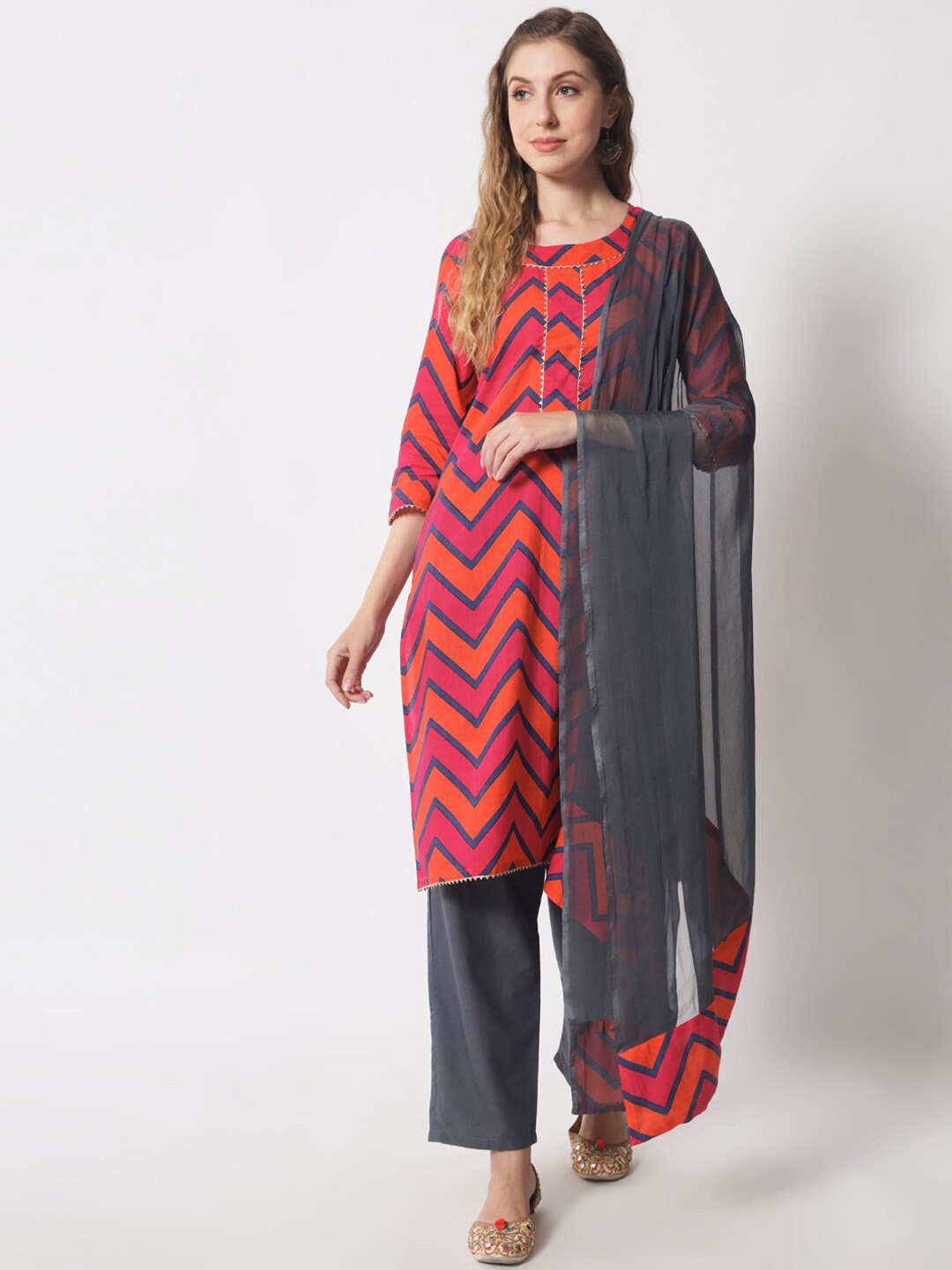 

BARKHA FAB Women Printed Kurta with Trousers & With Dupatta, Red