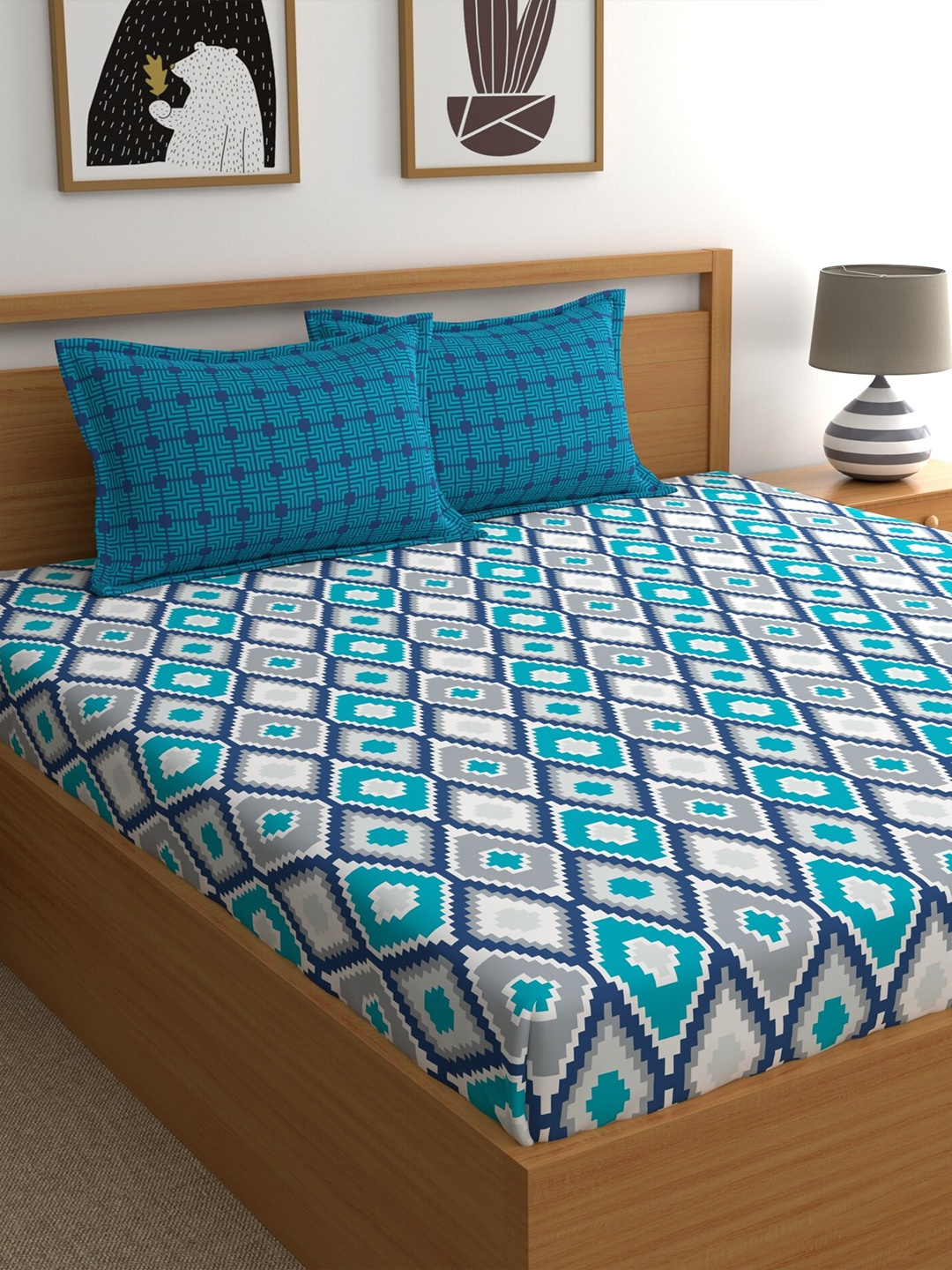 

Home Ecstasy Teal & White Printed 140 TC King Cotton Bedsheet with 2 Pillow Covers
