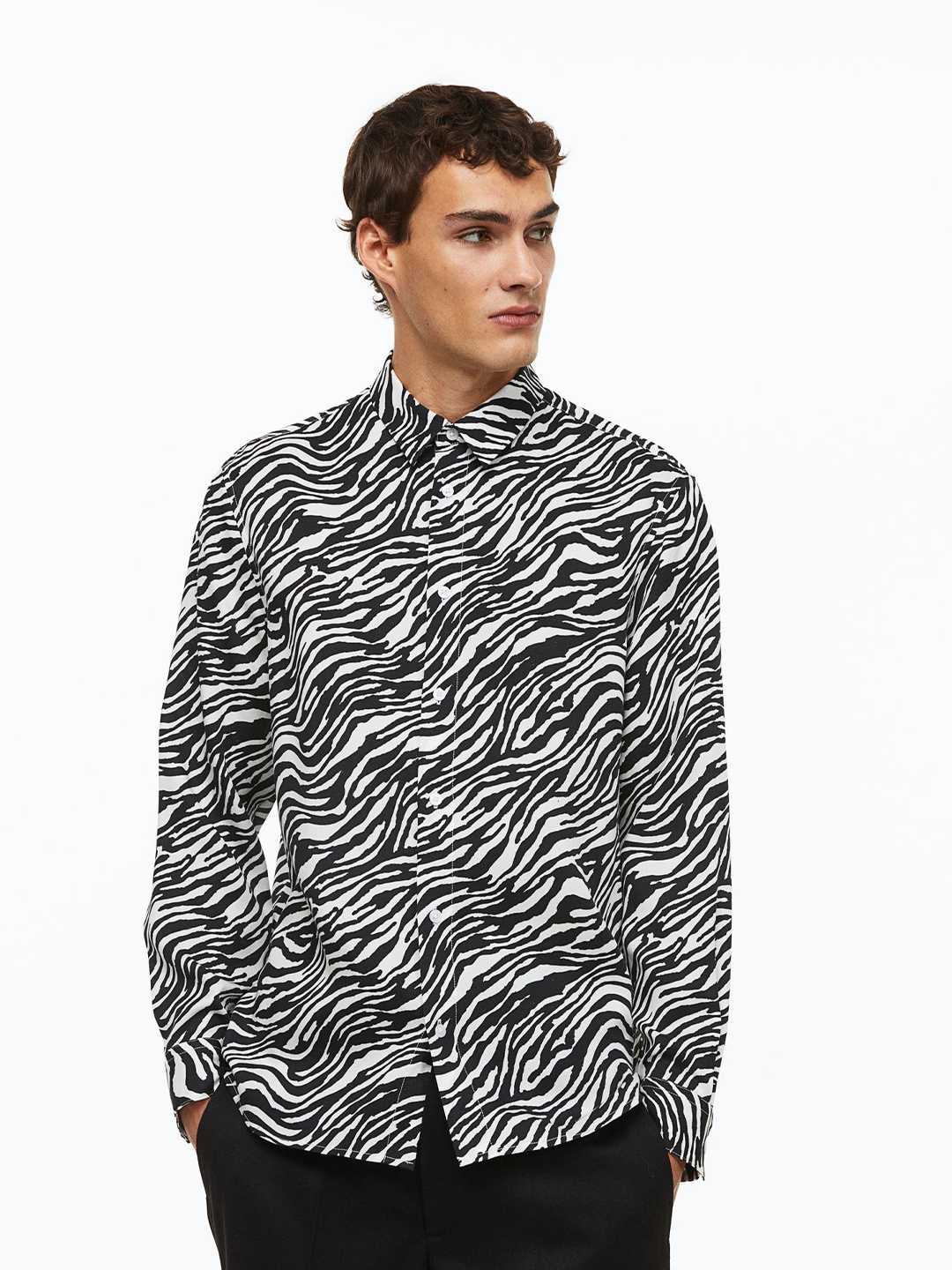 

H&M Men Regular Fit Patterned Shirt, Black