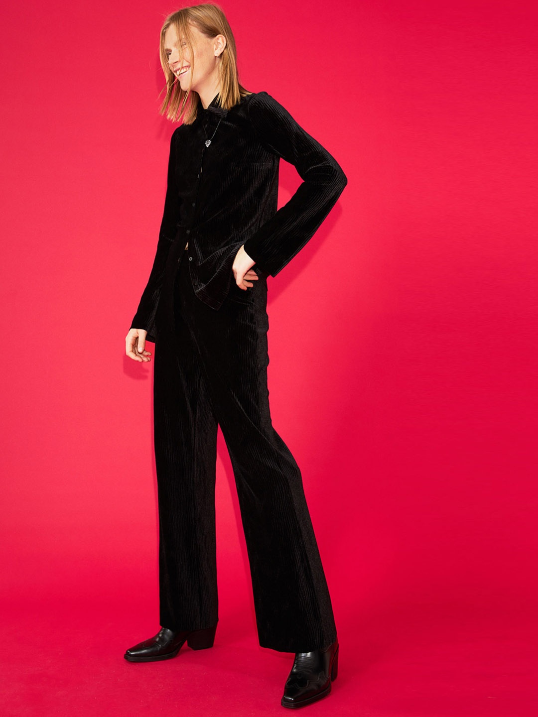 

H&M Women Ribbed Velour Trousers, Black