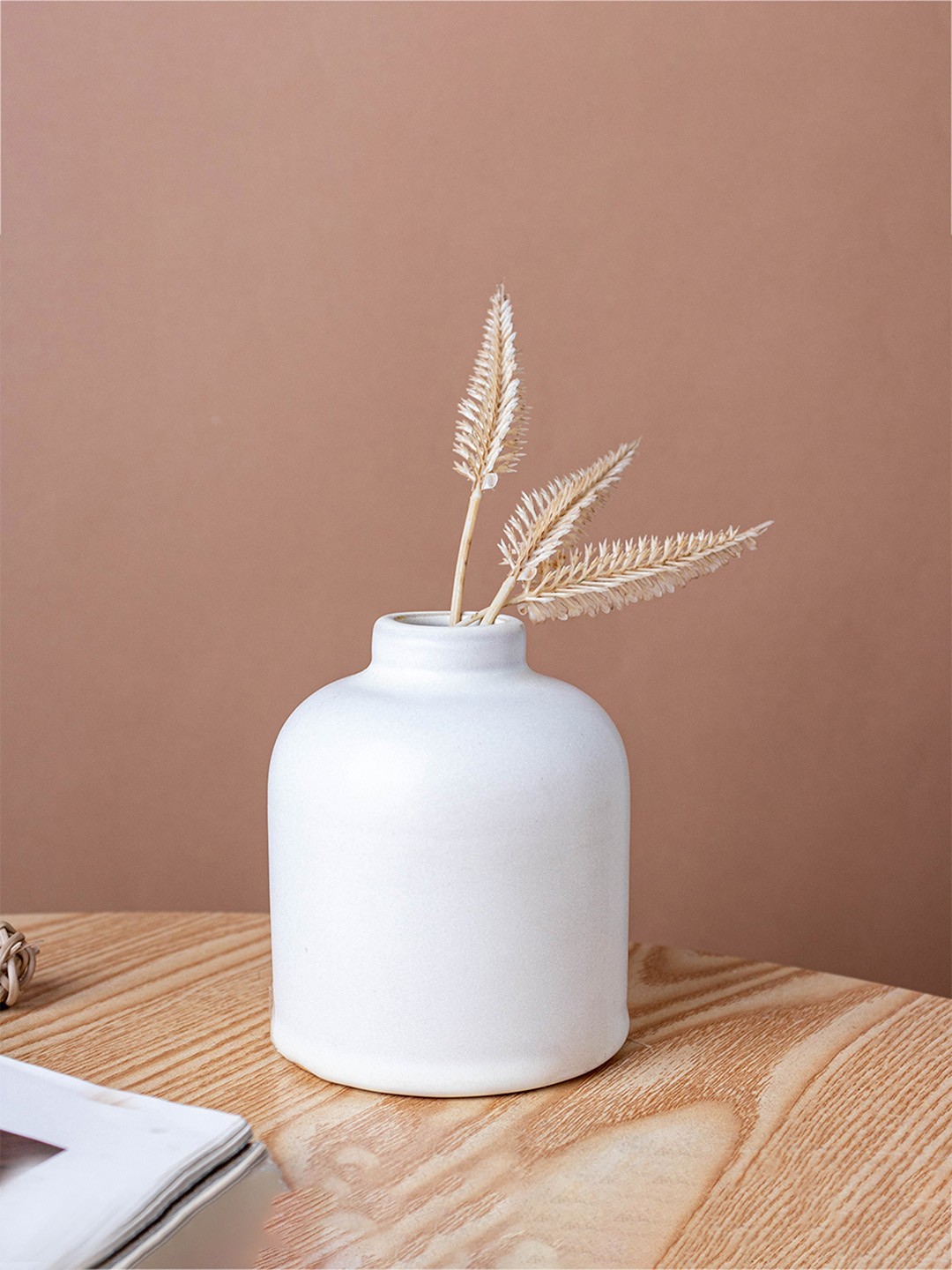 

Nestasia White Ceramic Flower Vases