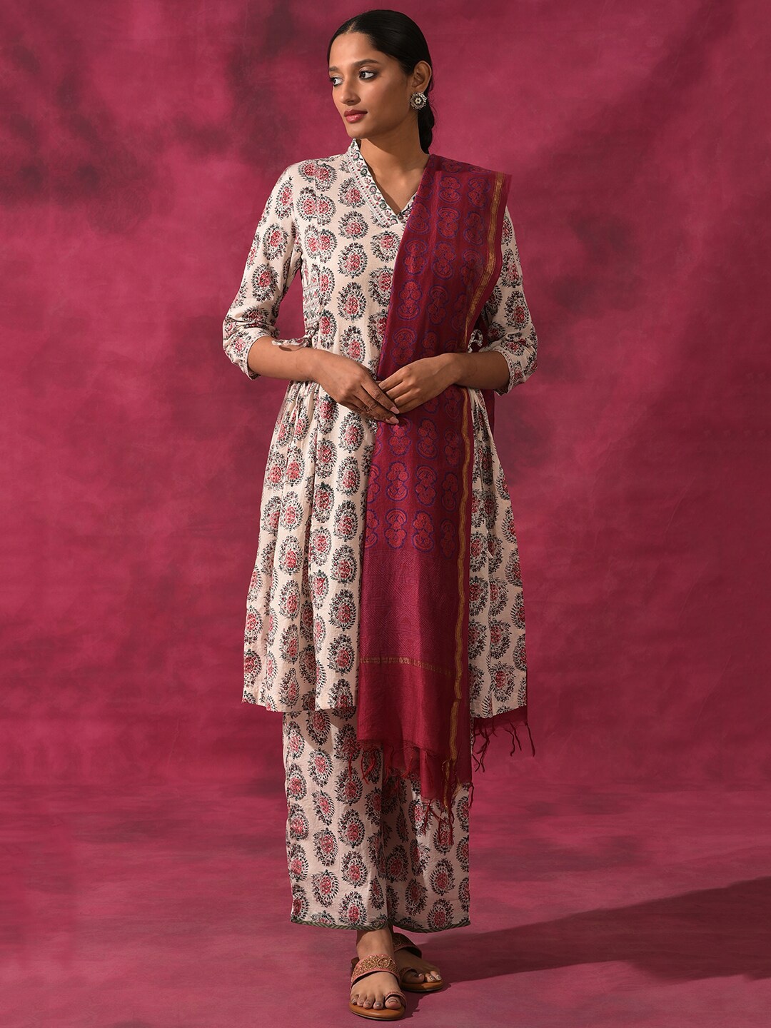 

W The Folksong Collection- Ethnic Motifs Printed Dupatta, Pink