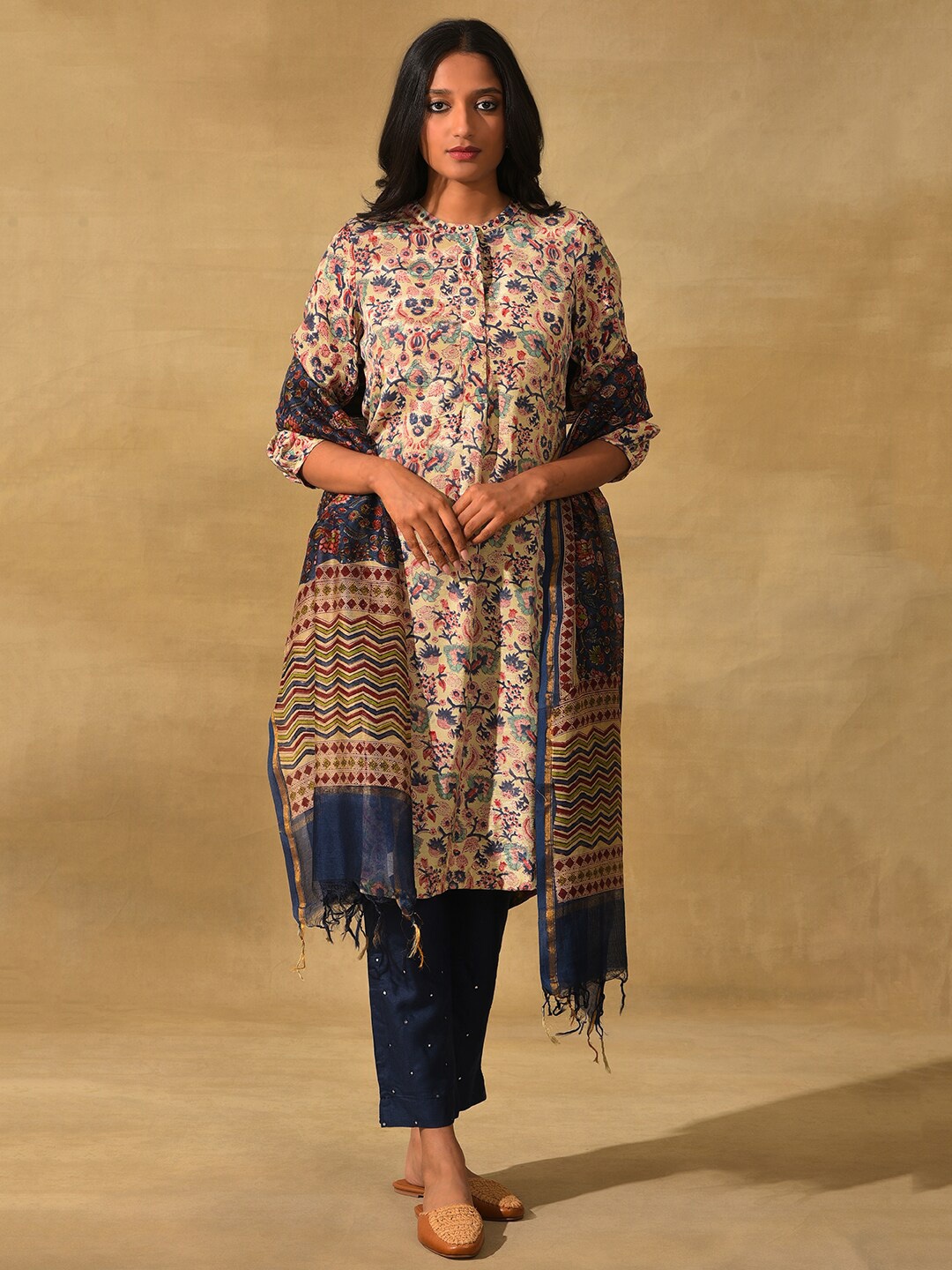 

W The Folksong Collection Navy Blue & Maroon Printed Dupatta