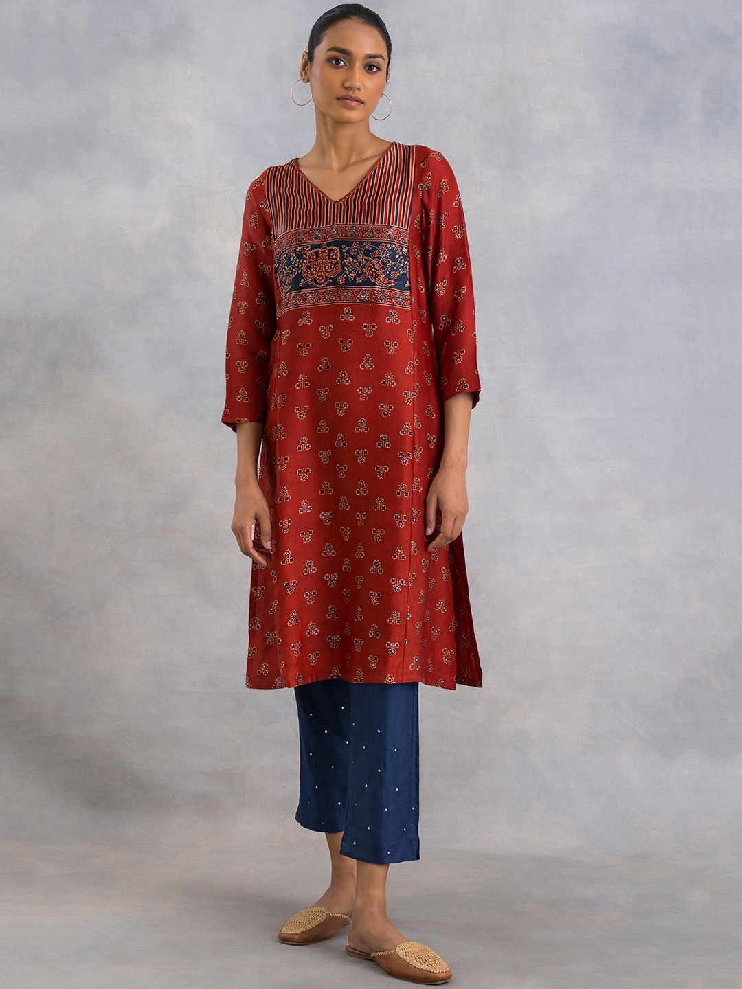

W The Folksong Collection- Floral Printed V Neck Kurta, Red