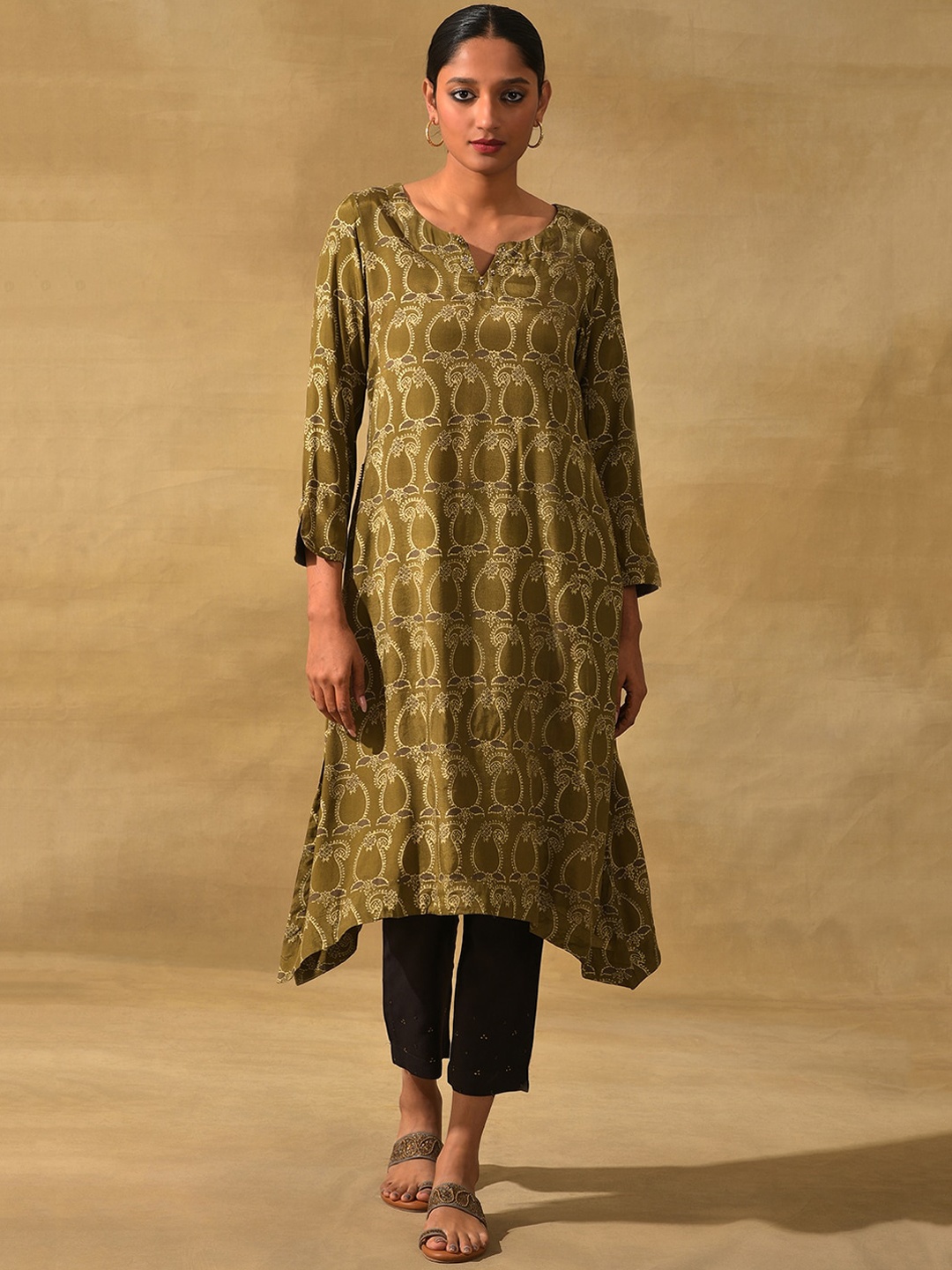 

W The Folksong Collection Women Notched Neck Paisley Printed Indie Prints Kurta, Green