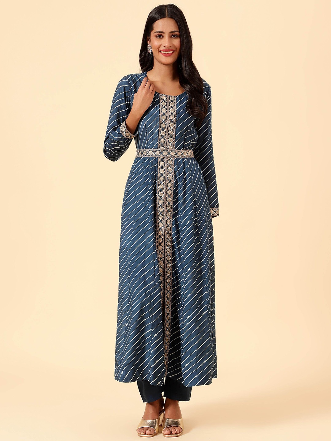 

Meena Bazaar Striped Panelled Zardozi Kurta with Trousers, Navy blue