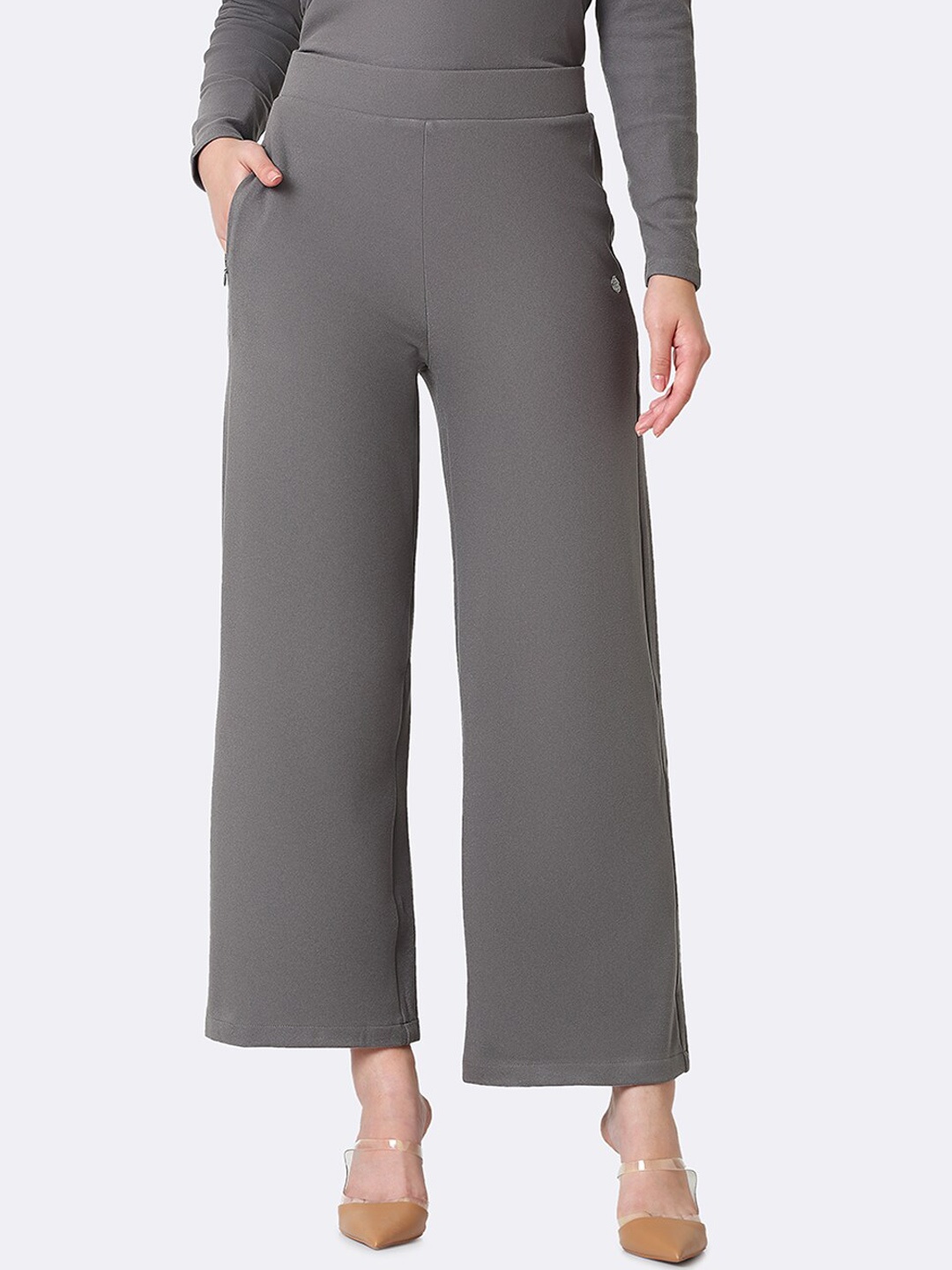 

Van Heusen Women Mid Rise Relaxed Fit Cropped Trousers, Grey