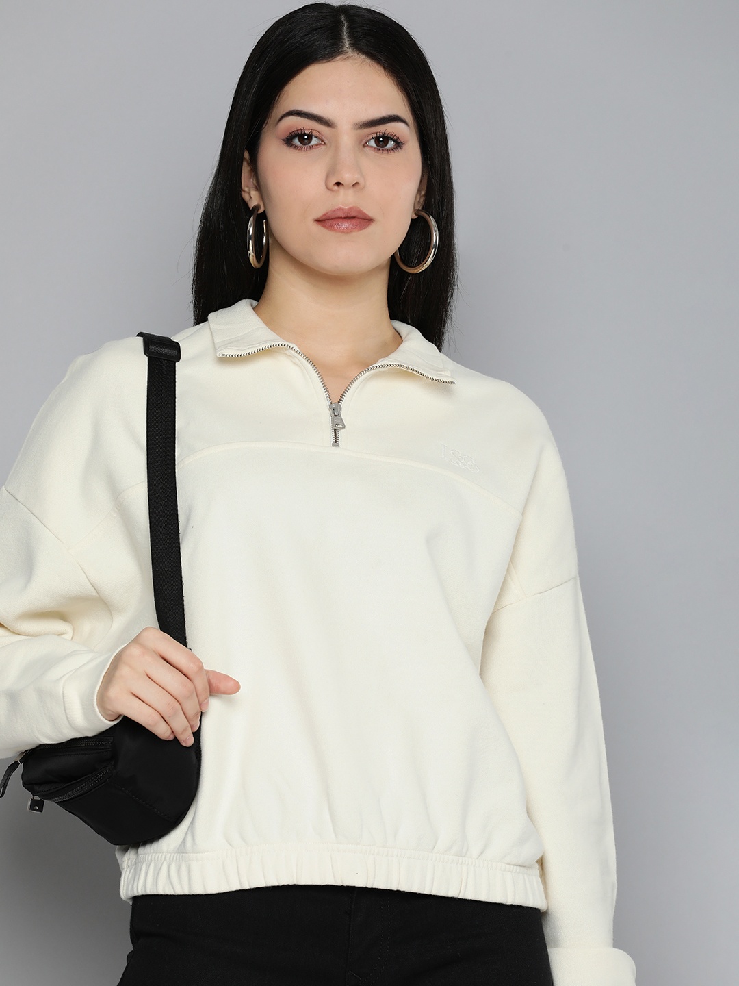 

Levis Women Solid Sweatshirt, Cream