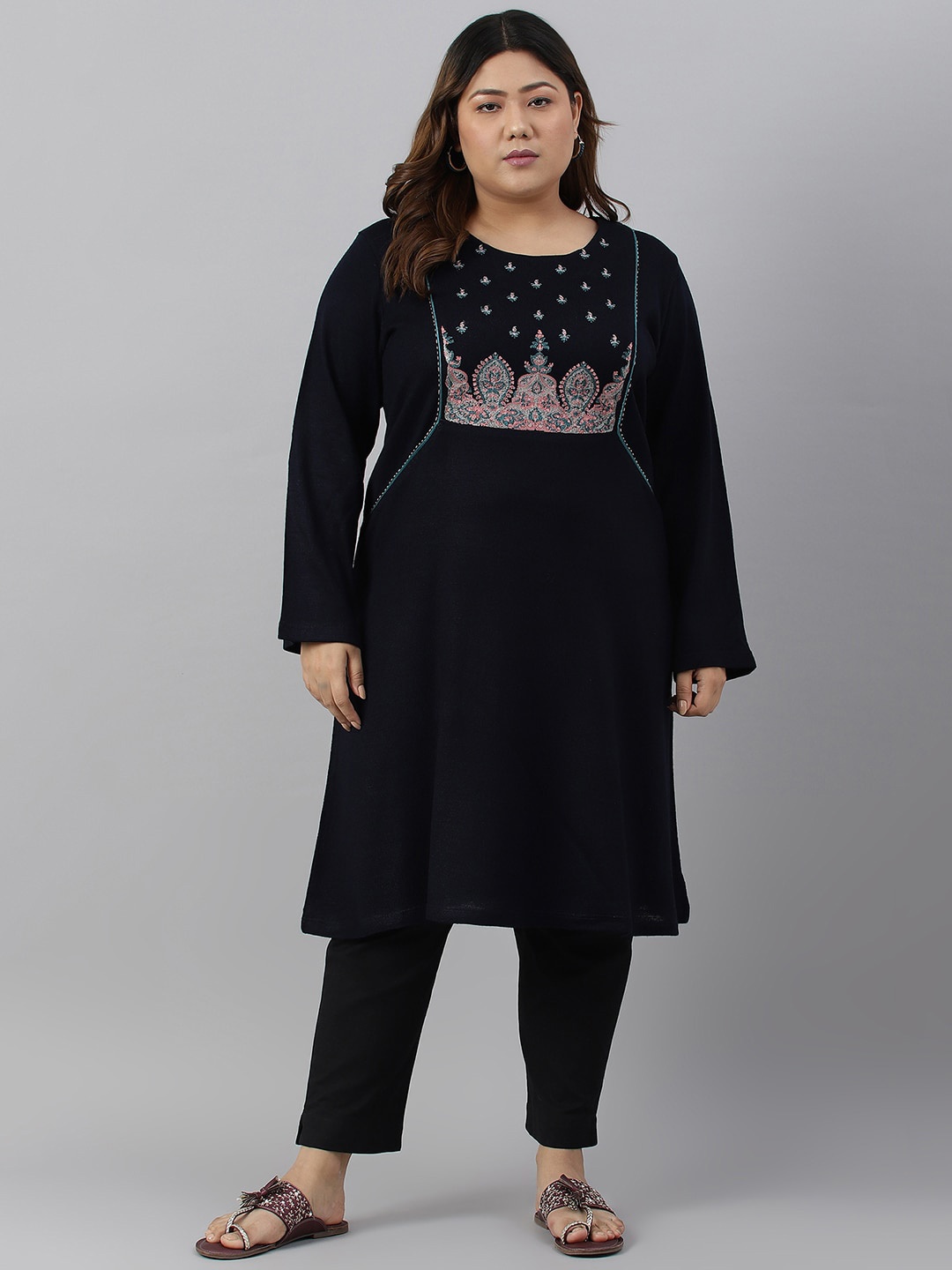 

W Women Plus Size Ethnic Motifs Yoke Design Acrylic Kurta, Navy blue